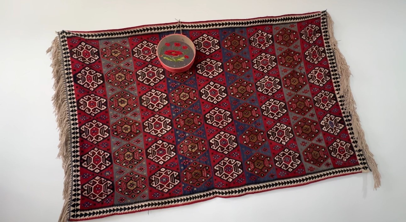 Yüksekova’da kadınların sabrı motiflere dönüşüyor: Yünün kilim yolculuğu
