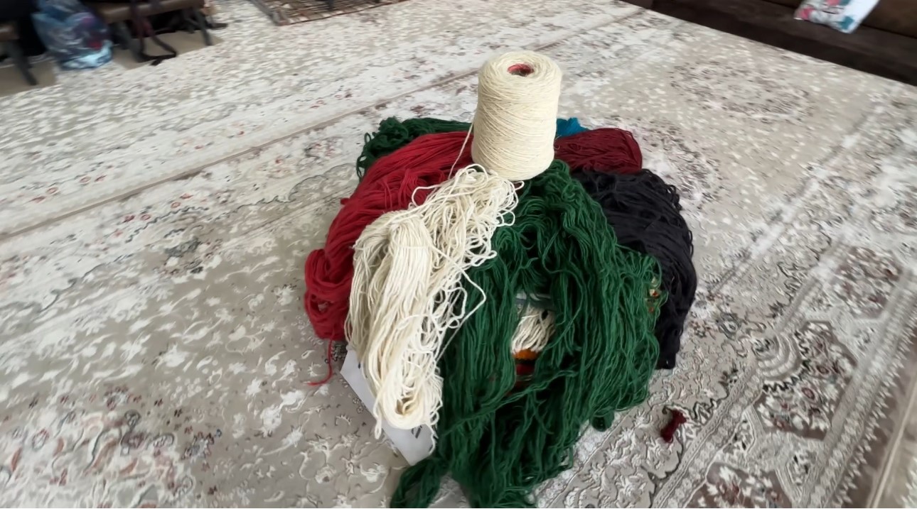 Yüksekova’da kadınların sabrı motiflere dönüşüyor: Yünün kilim yolculuğu
