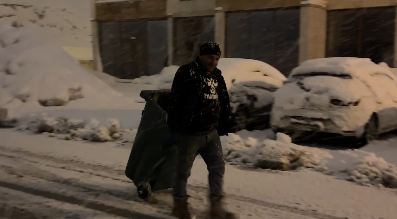 Yüksekova’da kar kalınlığı 15 santimetreye ulaştı
