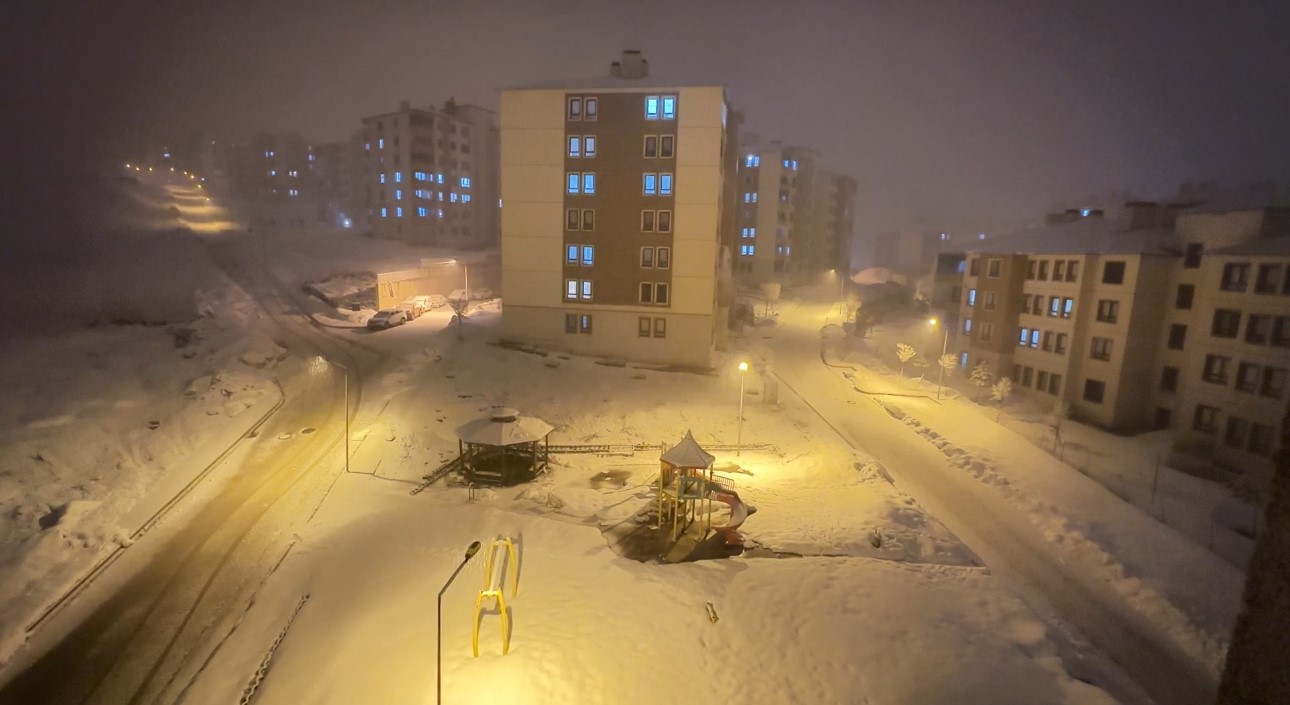 Yüksekova’da kar yağışı etkili oldu
