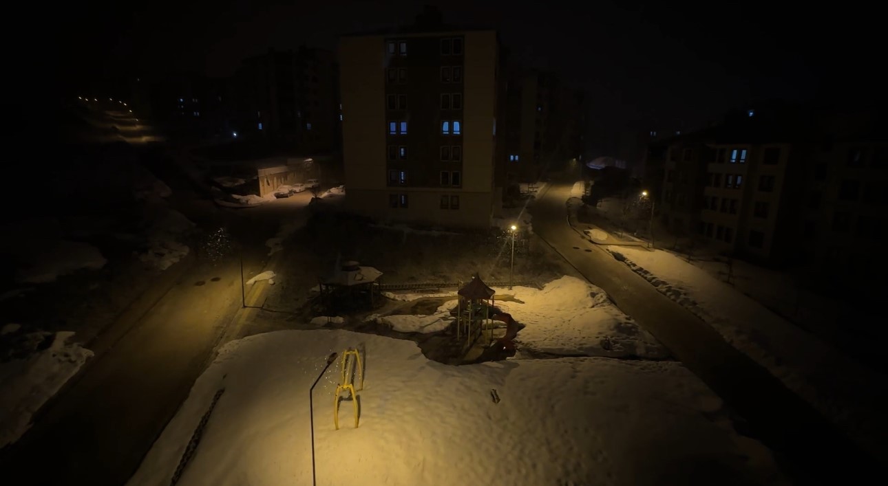 Yüksekova’da kar yağışı etkili oluyor
