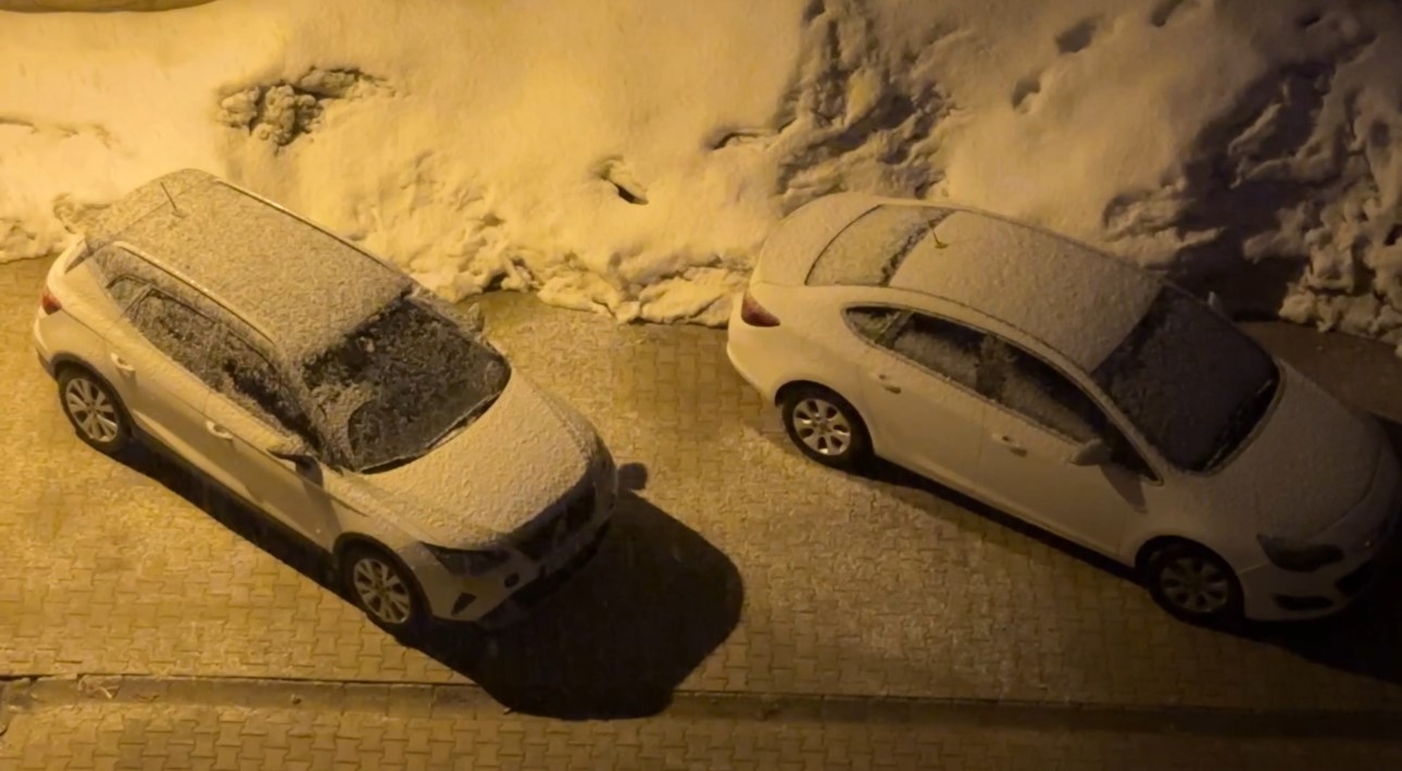 Yüksekova’da kar yağışı etkili oluyor
