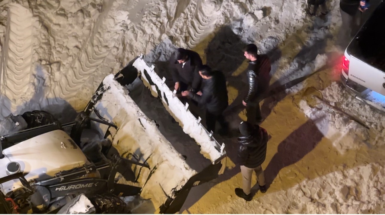 Yüksekova’da kurtarma operasyonu: İnsan gücü yetmeyince belediye yetişti
