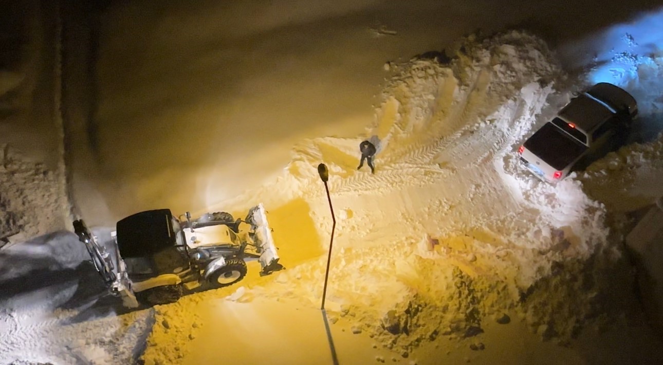 Yüksekova’da kurtarma operasyonu: İnsan gücü yetmeyince belediye yetişti
