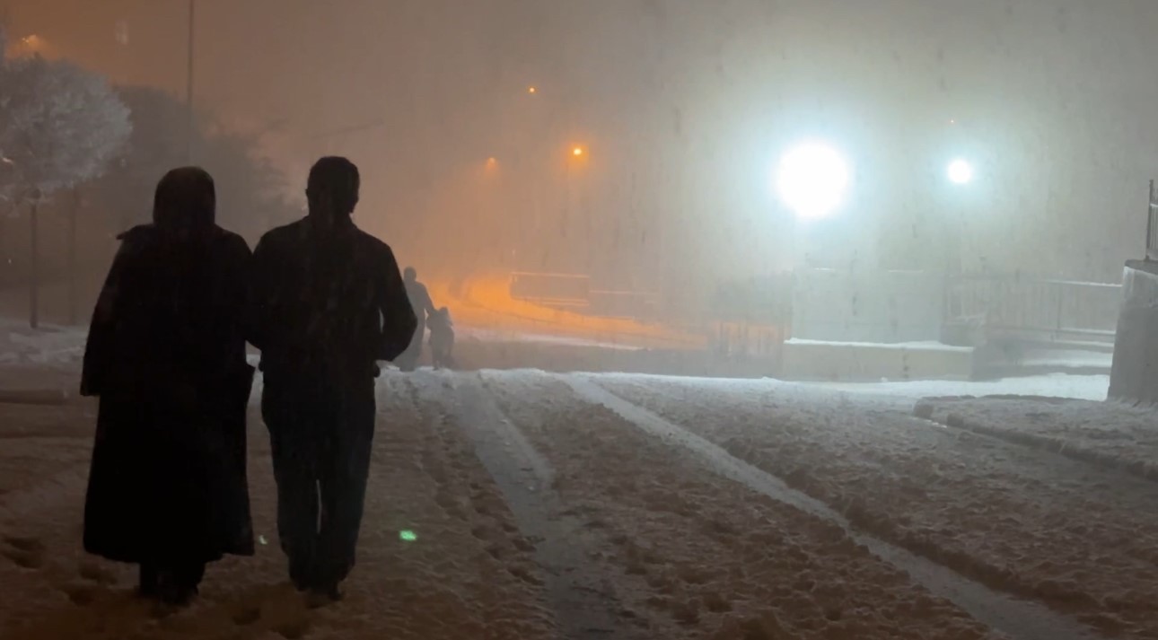 Yüksekova’da nisan karı: İlçe yeniden beyaza büründü, kartpostallık görüntüler ortaya çıktı
Yüksekova’da nisan karı: İlçe yeniden beyaza büründü, kartpostallık görüntüler ortaya çıktı