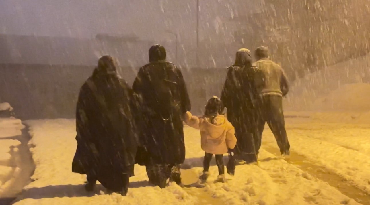 Yüksekova’da nisan karı: İlçe yeniden beyaza büründü, kartpostallık görüntüler ortaya çıktı
Yüksekova’da nisan karı: İlçe yeniden beyaza büründü, kartpostallık görüntüler ortaya çıktı