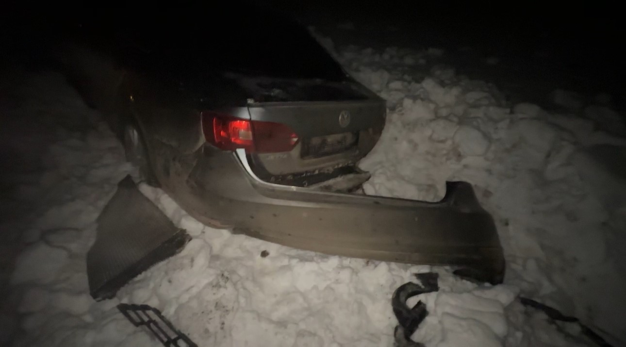 Yüksekova’da otomobil 30 metre savrularak kar yığınına saplandı: 3 yaralı
