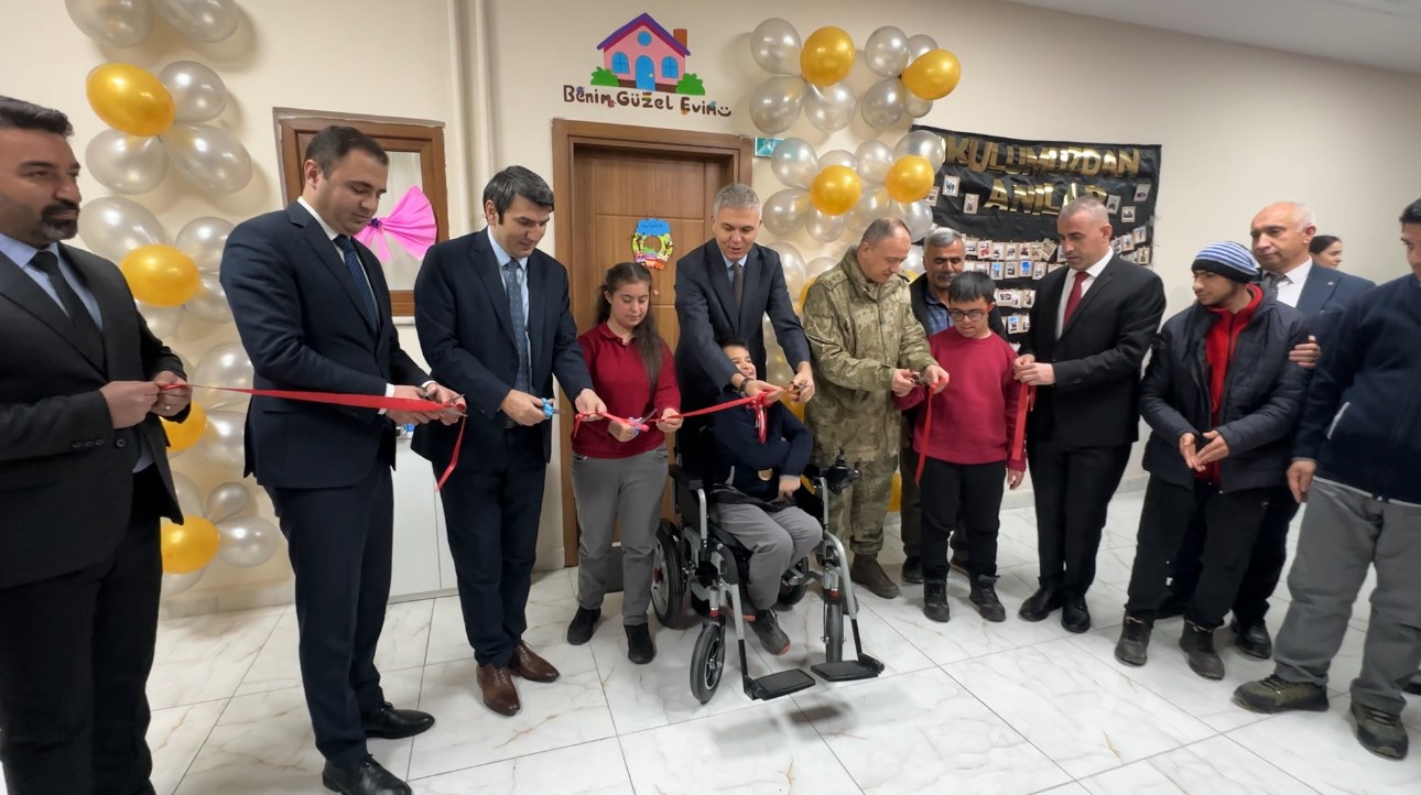 Yüksekova’da özel öğrenciler için ’Uygulama Evi’ açıldı
Yüksekova’da özel öğrenciler için ’Uygulama Evi’ açıldı