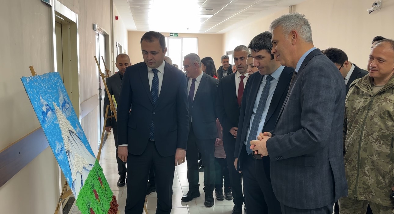 Yüksekova’da özel öğrenciler için ’Uygulama Evi’ açıldı
Yüksekova’da özel öğrenciler için ’Uygulama Evi’ açıldı