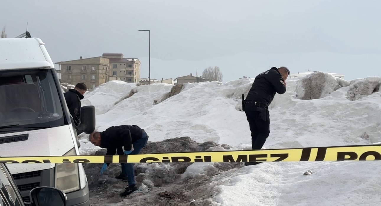 Yüksekova’da silahlı intihar girişimi: 1 ağır yaralı
