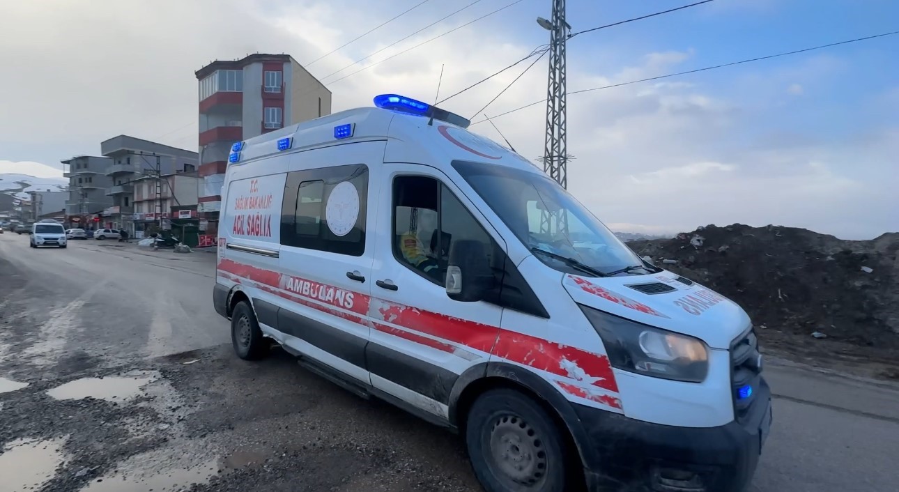 Yüksekova’da silahlı intihar girişimi: 1 ağır yaralı
