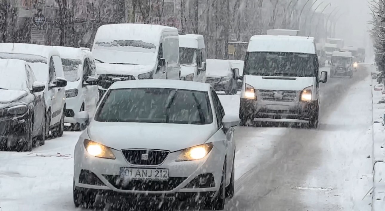 Yüksekova’da yoğun kar yağışı
