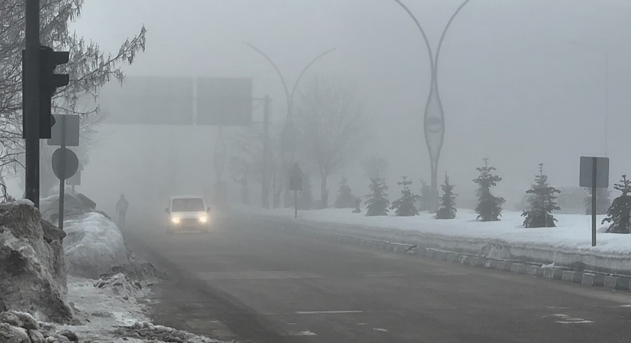 Yüksekova’da yoğun sis ulaşımı olumsuz etkiledi
