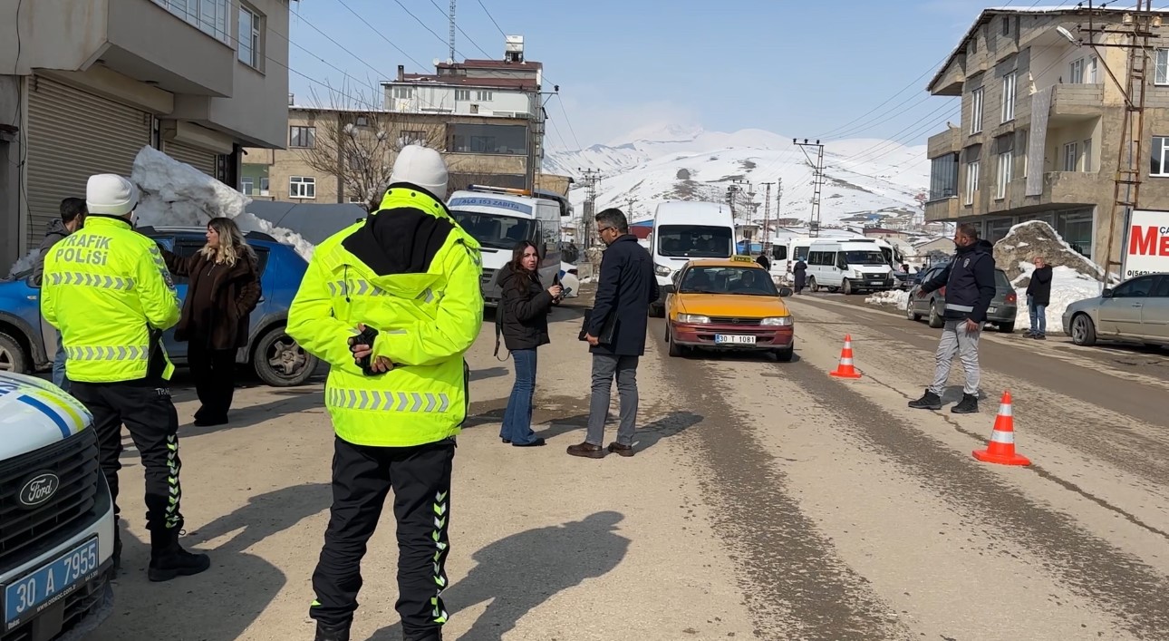 Yüksekova’da yolcu minibüsleri denetlendi
