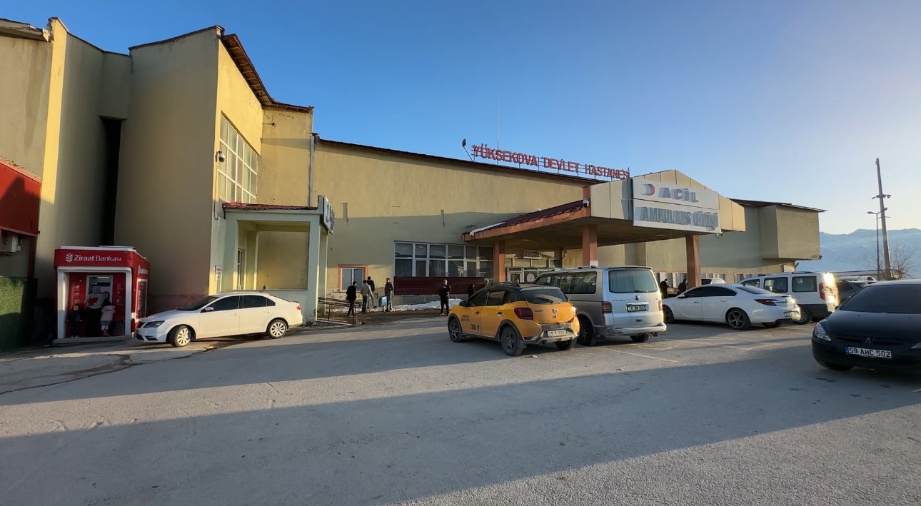 Yüksekova’da zehirlenme şüphesiyle 12 öğrenci hastaneye kaldırıldı
