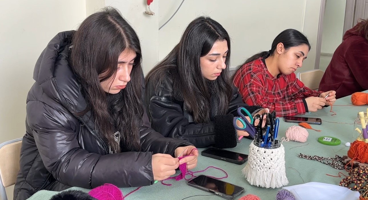 Yüksekovalı kadınlar hem meslek öğreniyor hem geleceğe hazırlanıyor
