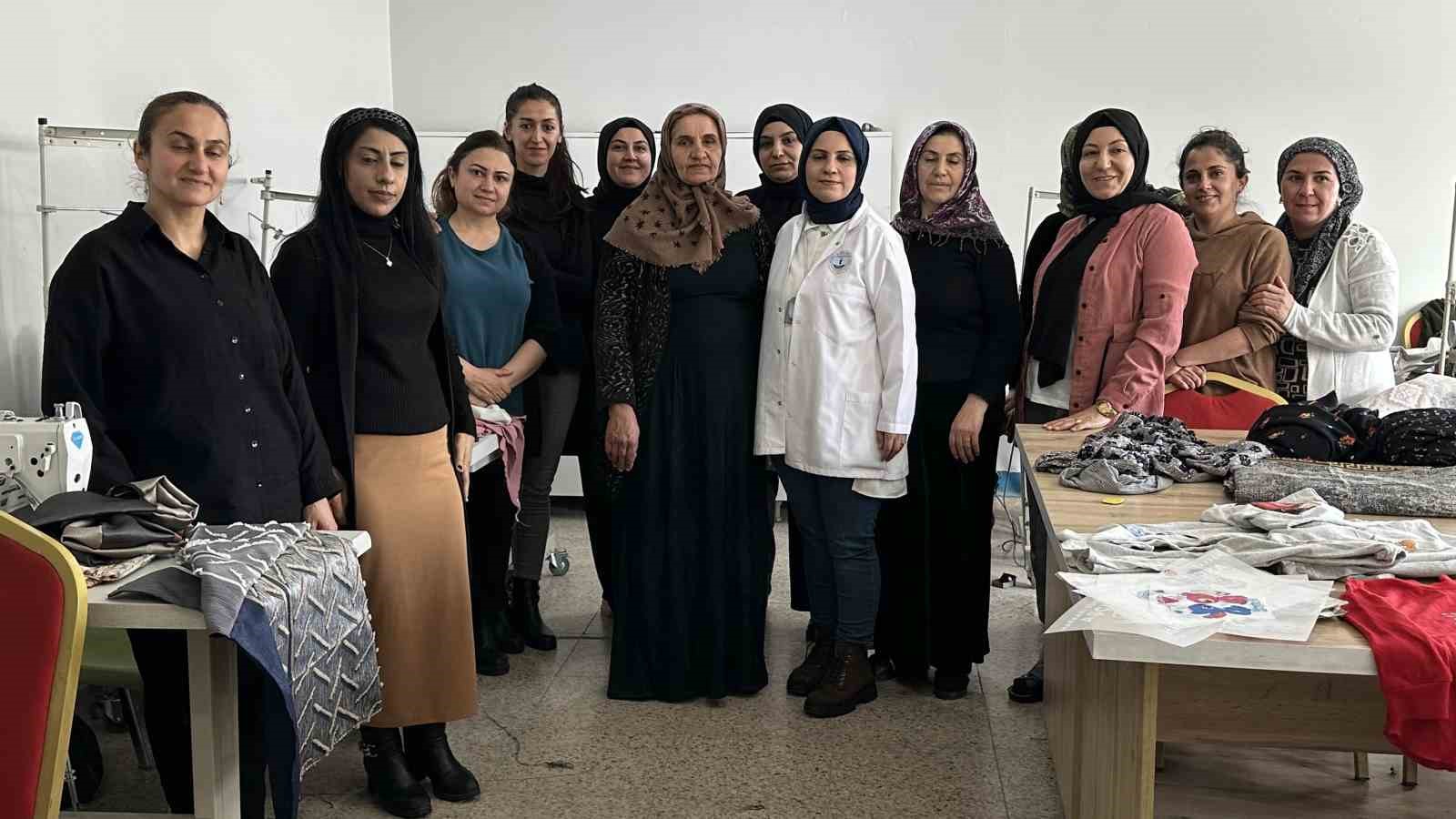 Yüksekovalı kadınlar hem meslek öğreniyor hem geleceğe hazırlanıyor
