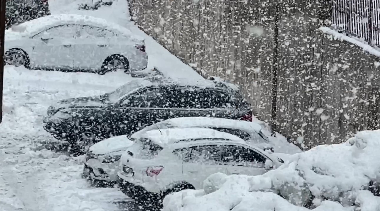 Yüksekova’ya kış geri geldi
