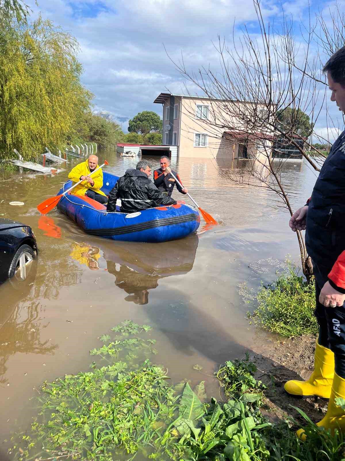 Yükselen sular evde mahsur bıraktı, AFAD ekipleri yetişti
