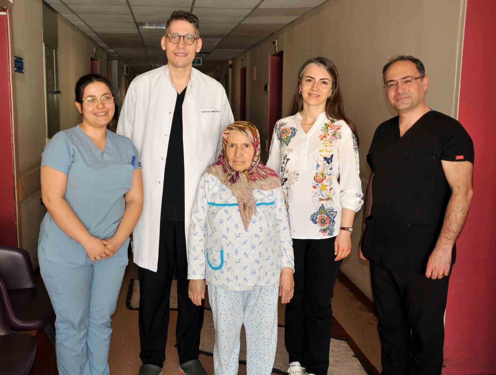 Yumurtalık kanseri teşhisi konulan hasta 12 günde sağlığına kavuştu
