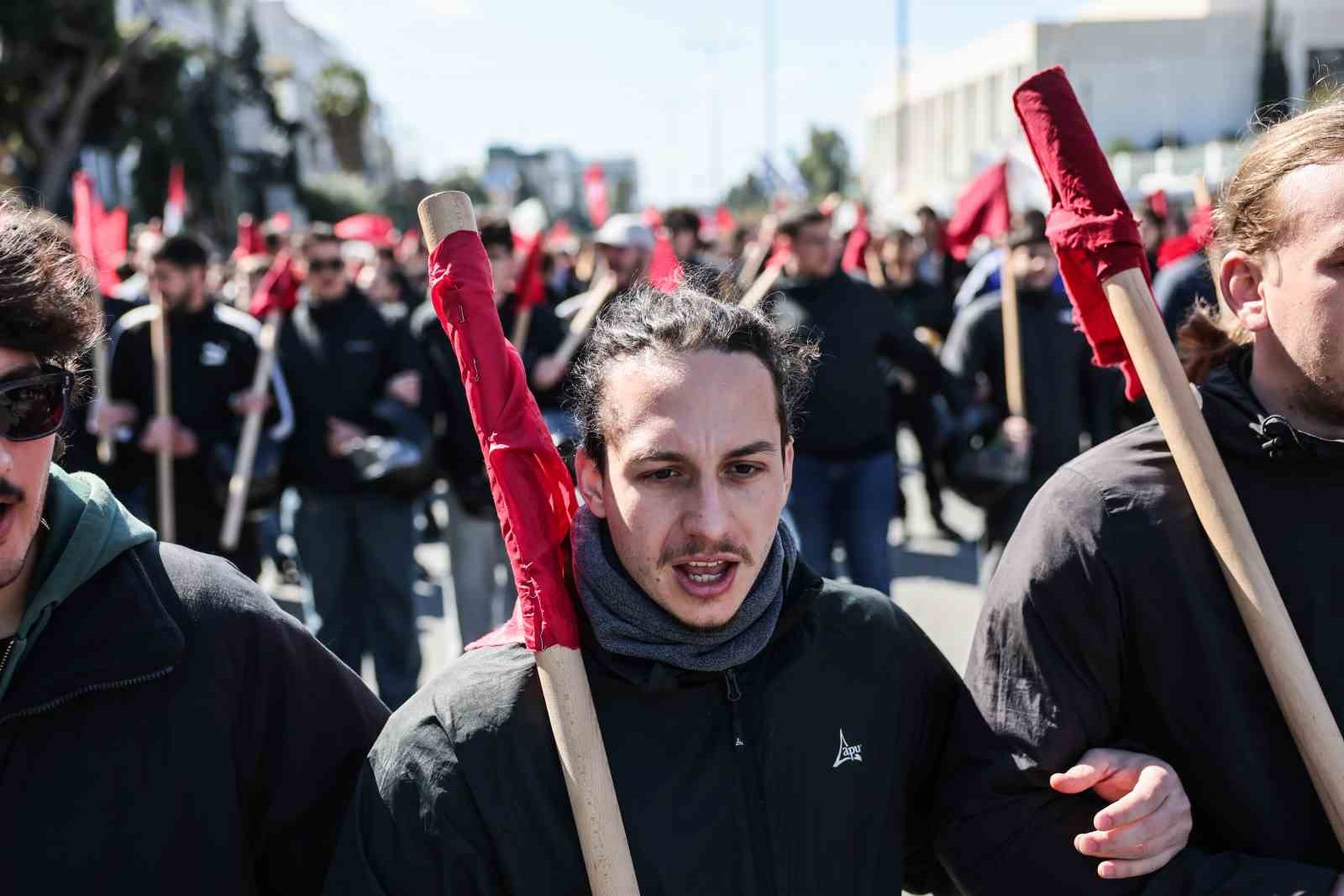Yunanistan’da ABD ve İsrail’in İran’a yönelik saldırıları protesto edildi
Yunanistan’da ABD ve İsrail’in İran’a yönelik saldırıları protesto edildi