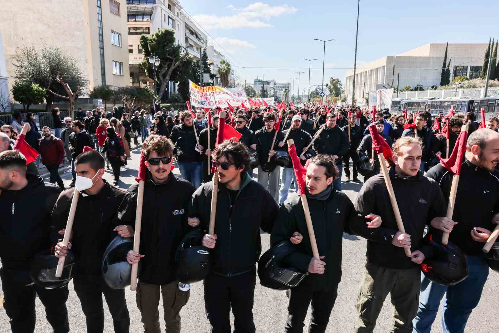 Yunanistan’da ABD ve İsrail’in İran’a yönelik saldırıları protesto edildi
Yunanistan’da ABD ve İsrail’in İran’a yönelik saldırıları protesto edildi