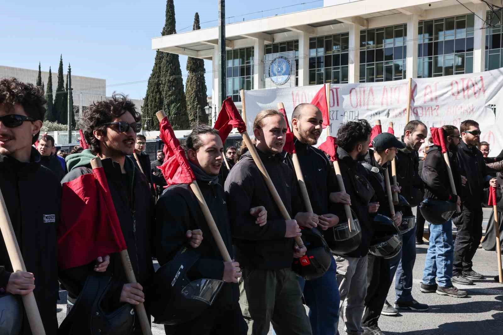 Yunanistan’da ABD ve İsrail’in İran’a yönelik saldırıları protesto edildi
Yunanistan’da ABD ve İsrail’in İran’a yönelik saldırıları protesto edildi