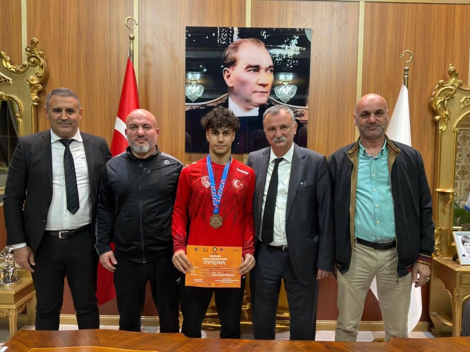 Yunusemre Belediyespor 2025 yılını 211 madalya ve 34 kupa ile tamamladı
Yunusemre Belediyespor 2025 yılını 211 madalya ve 34 kupa ile tamamladı