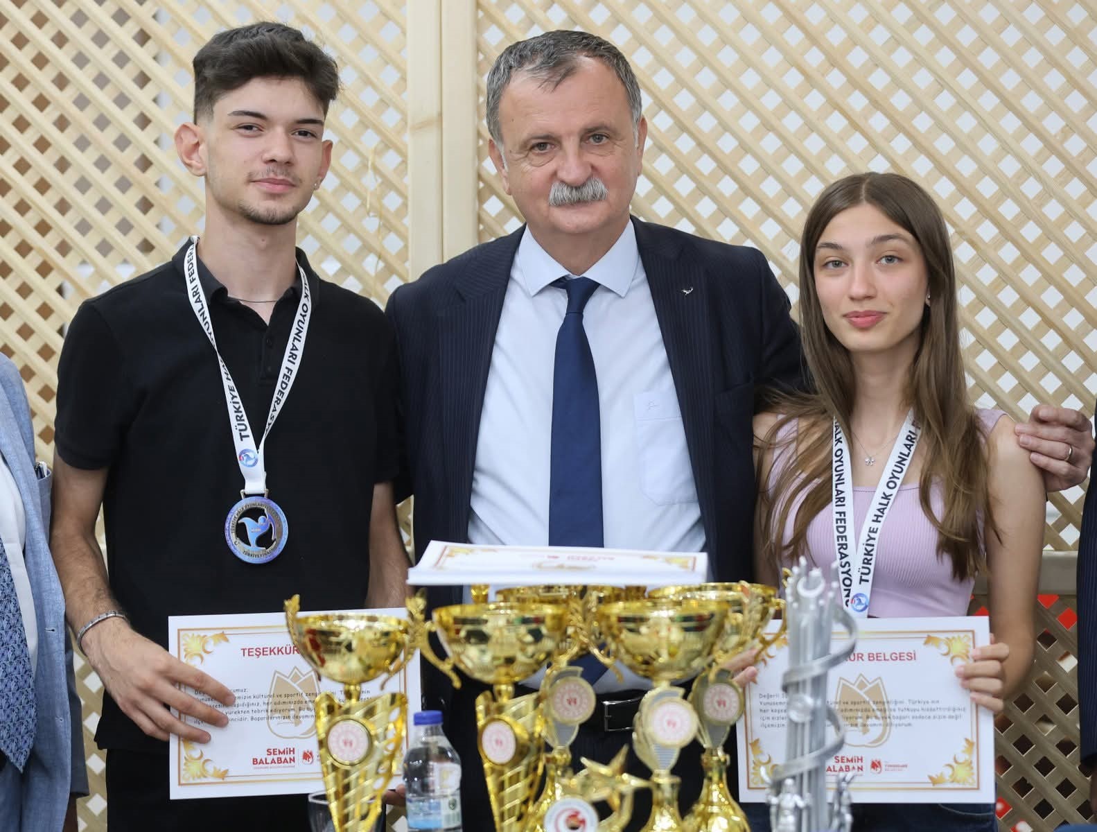 Yunusemre Belediyespor 2025 yılını 211 madalya ve 34 kupa ile tamamladı
Yunusemre Belediyespor 2025 yılını 211 madalya ve 34 kupa ile tamamladı