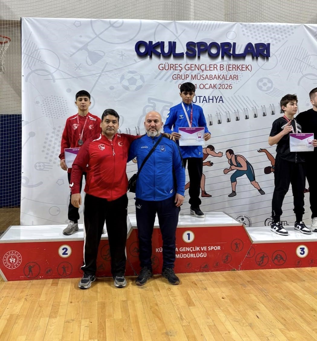 Yunusemre Belediyesporlu güreşçiler Kütahya’dan üç madalyayla döndü
