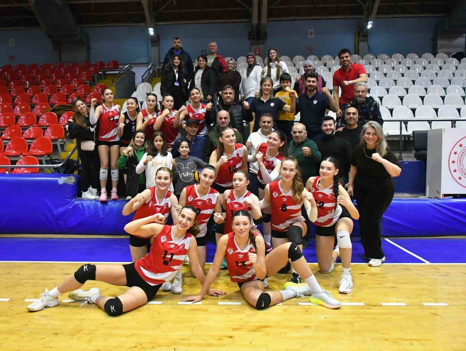 Yunusemre Belediyespor’un sultanları ligde kaldı
