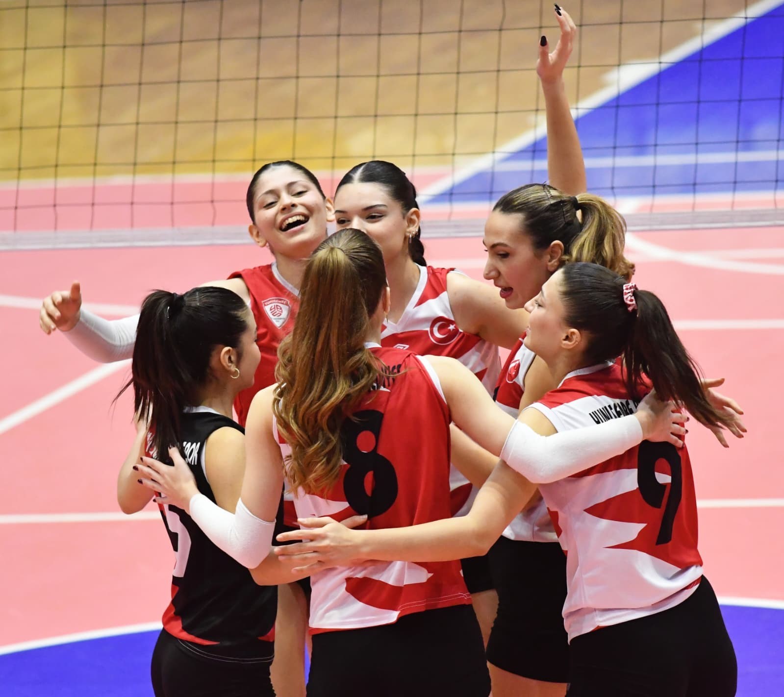 Yunusemre Belediyespor’un sultanları ligde kaldı
