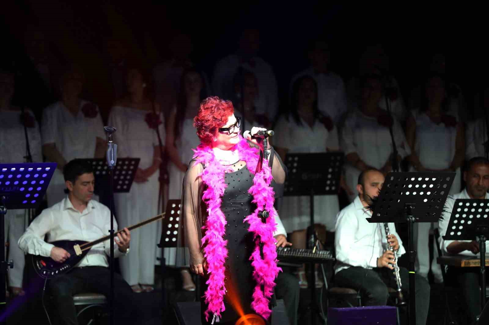 Yunusemre Türk Müziği Topluluğundan unutulmaz konser
