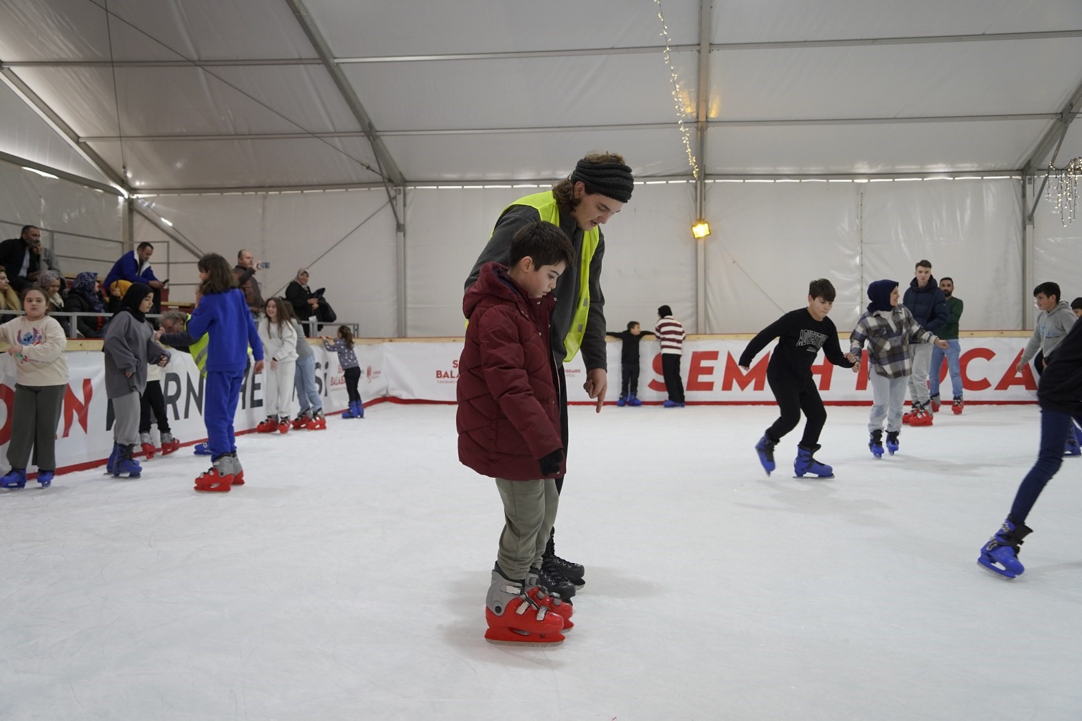 Yunusemre’de 7-17 yaş arası çocuklara ücretsiz buz pateni fırsatı
