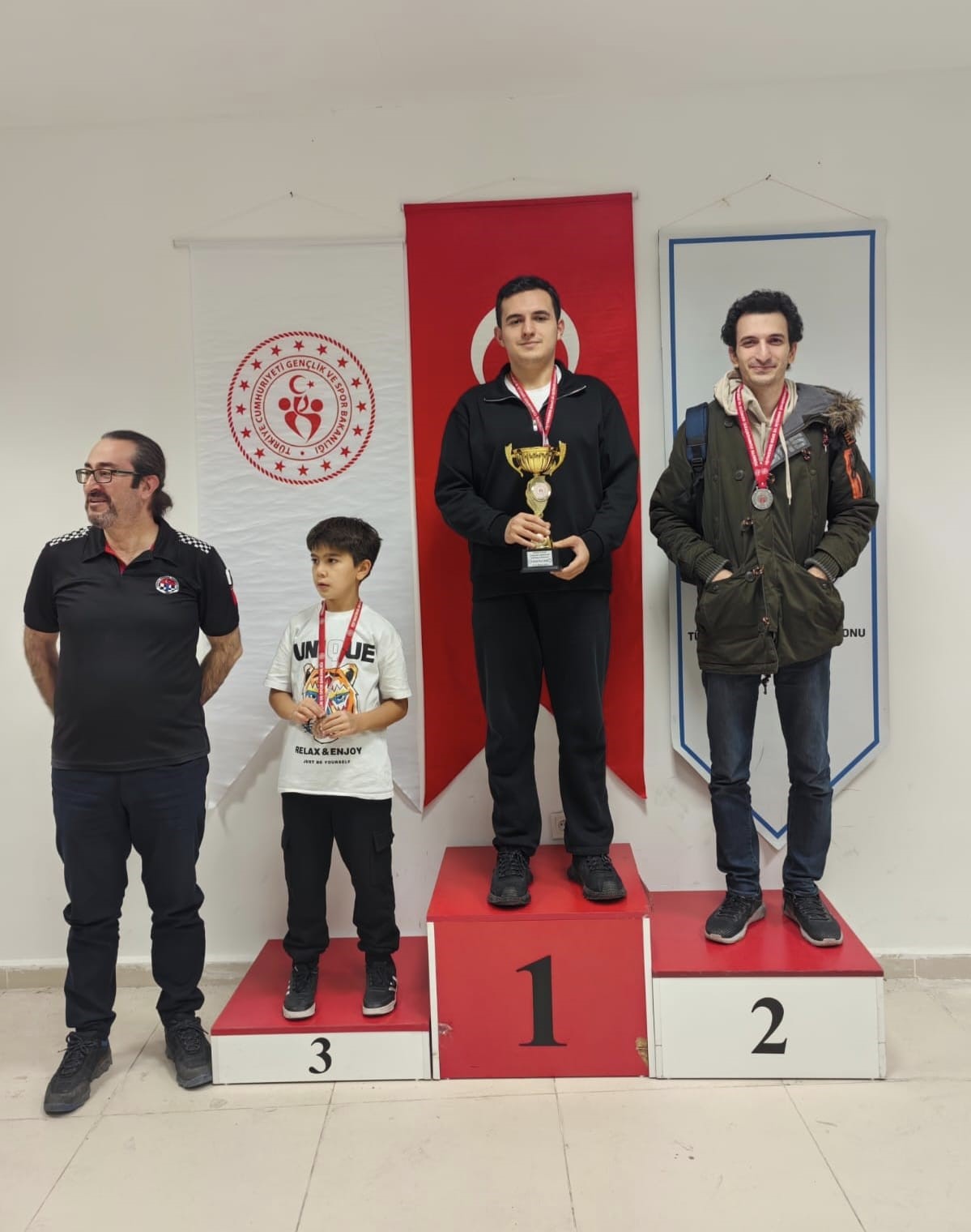 Yunusemreli satranççı Enes Kaya’dan Eskişehir’de namağlup şampiyonluk
Yunusemreli satranççı Enes Kaya’dan Eskişehir’de namağlup şampiyonluk