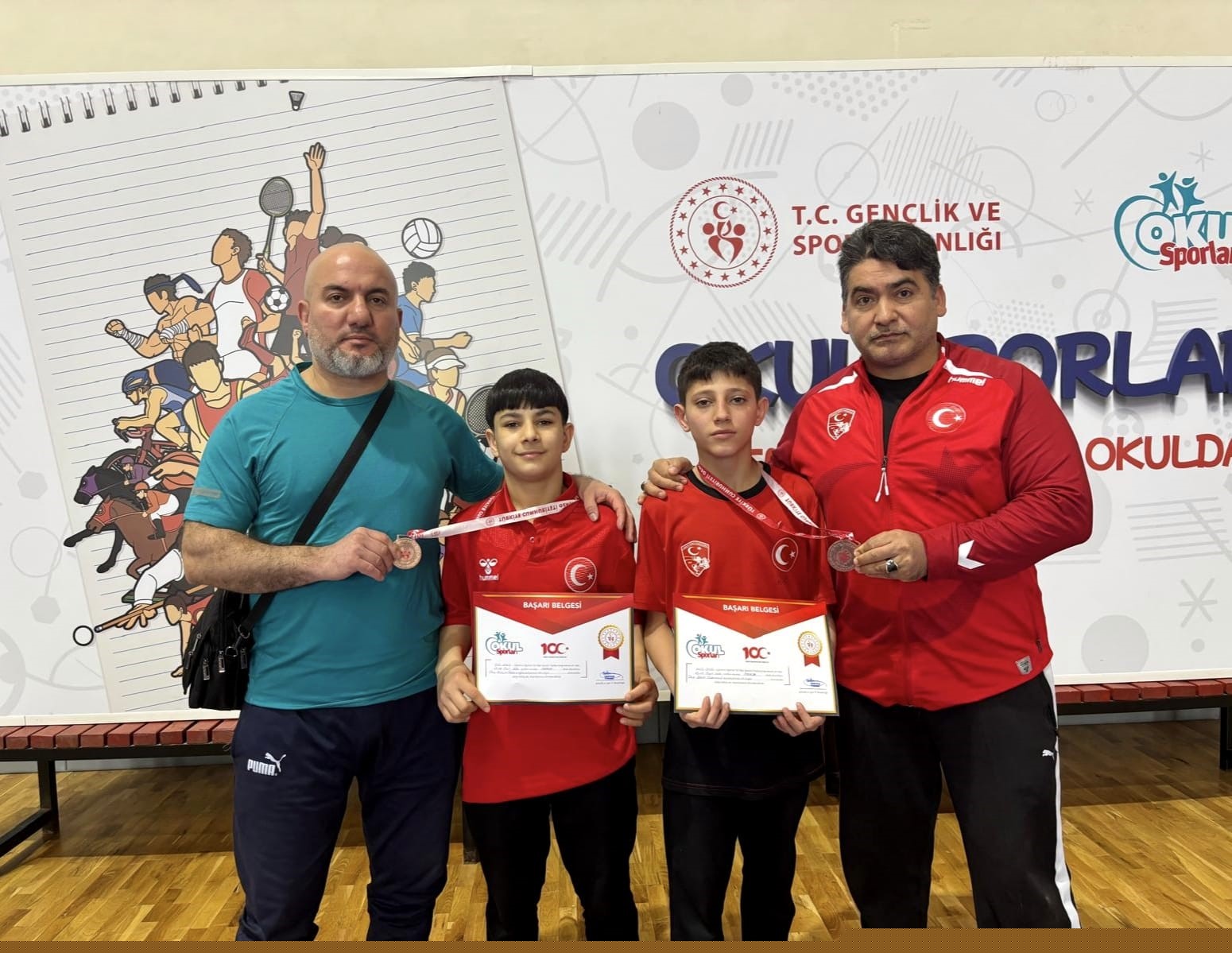 Yunusemreli yıldız güreşçilerden iki bronz madalya
