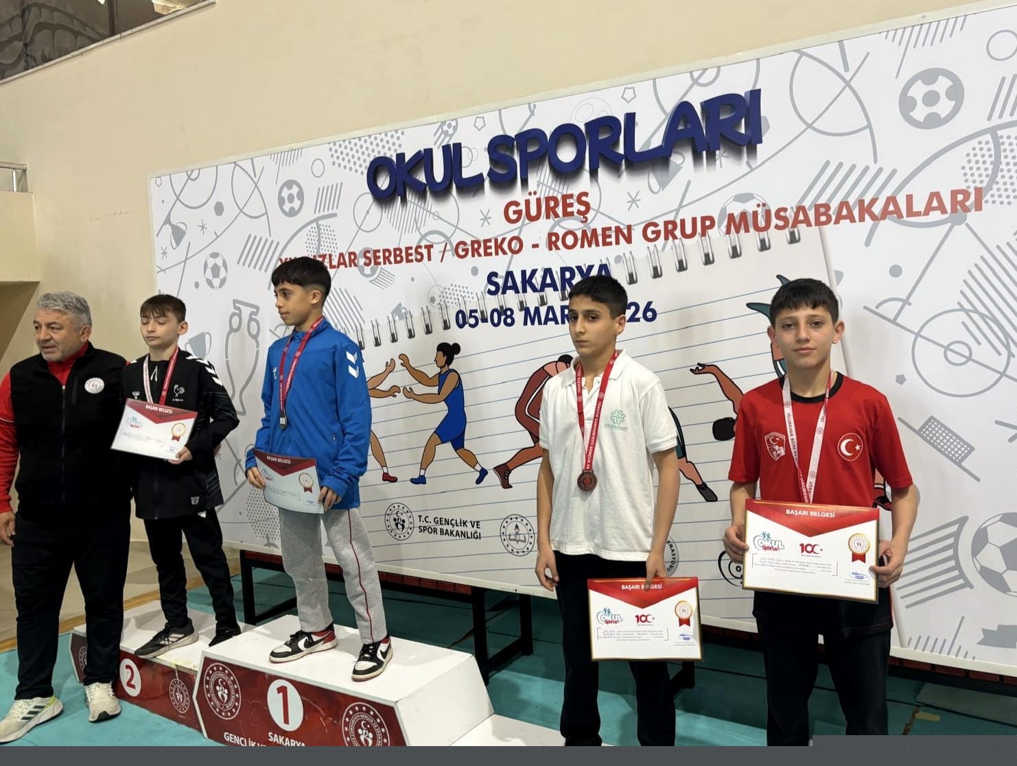 Yunusemreli yıldız güreşçilerden iki bronz madalya
