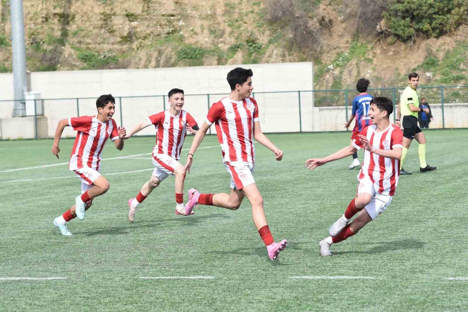 Yunusemre’nin U16’ları Türkiye Şampiyonası’na katılmaya hak kazandı
