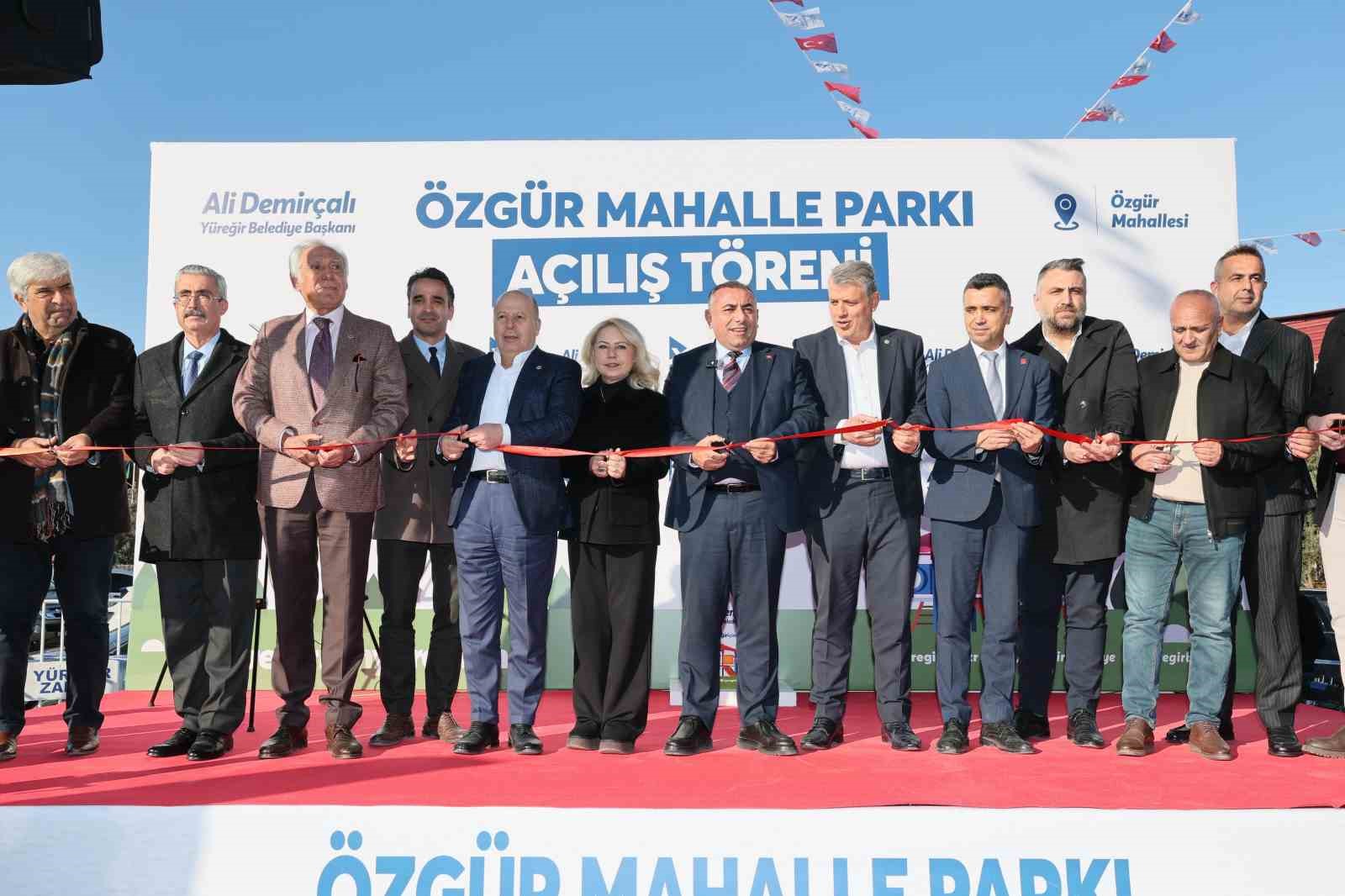 Yüreğir Belediyesi Özgür Mahalle Parkı törenle açıldı
