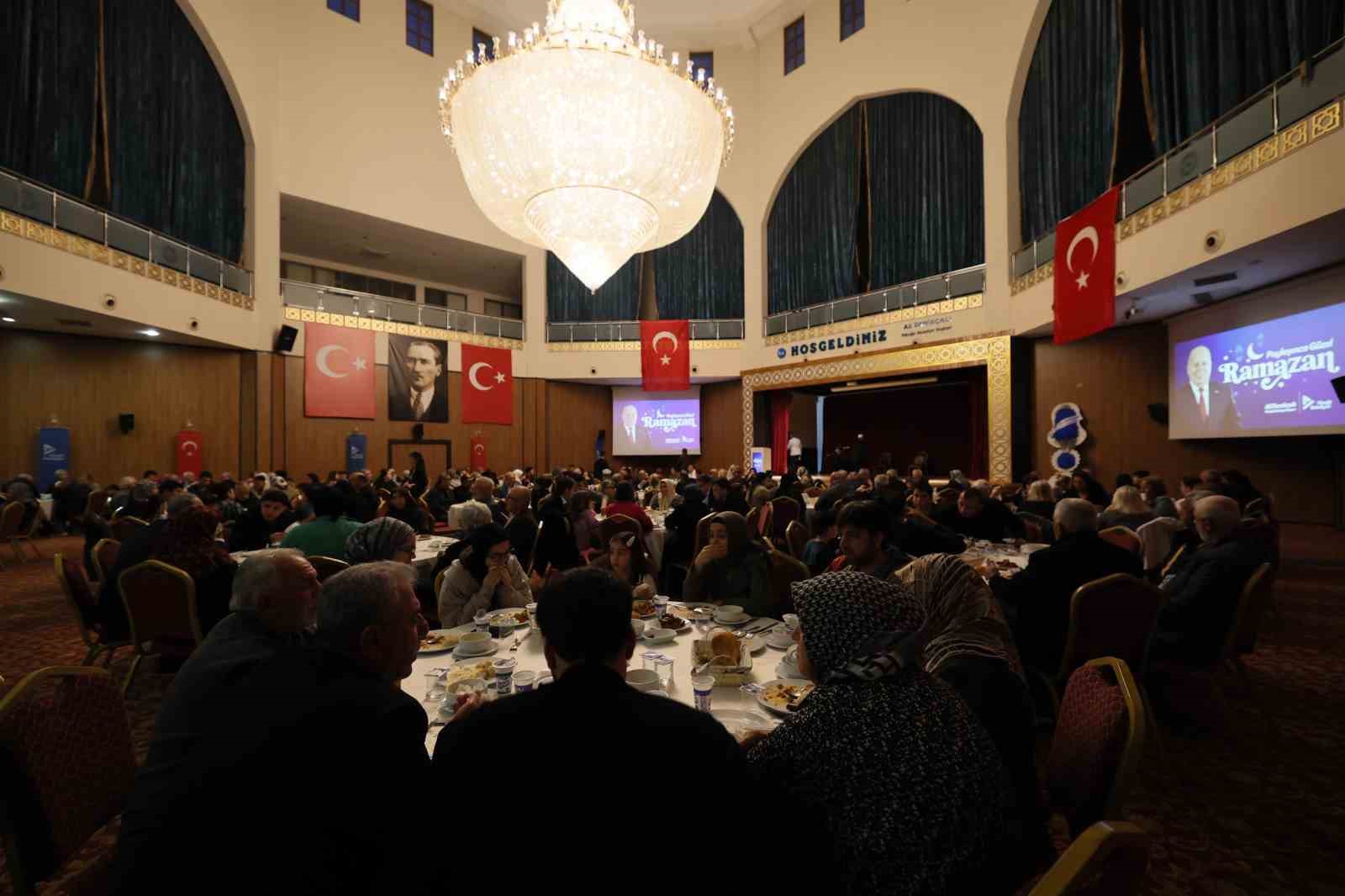 Yüreğir Belediyesi’nden şehit yakınları ve gazilere vefa iftarı
