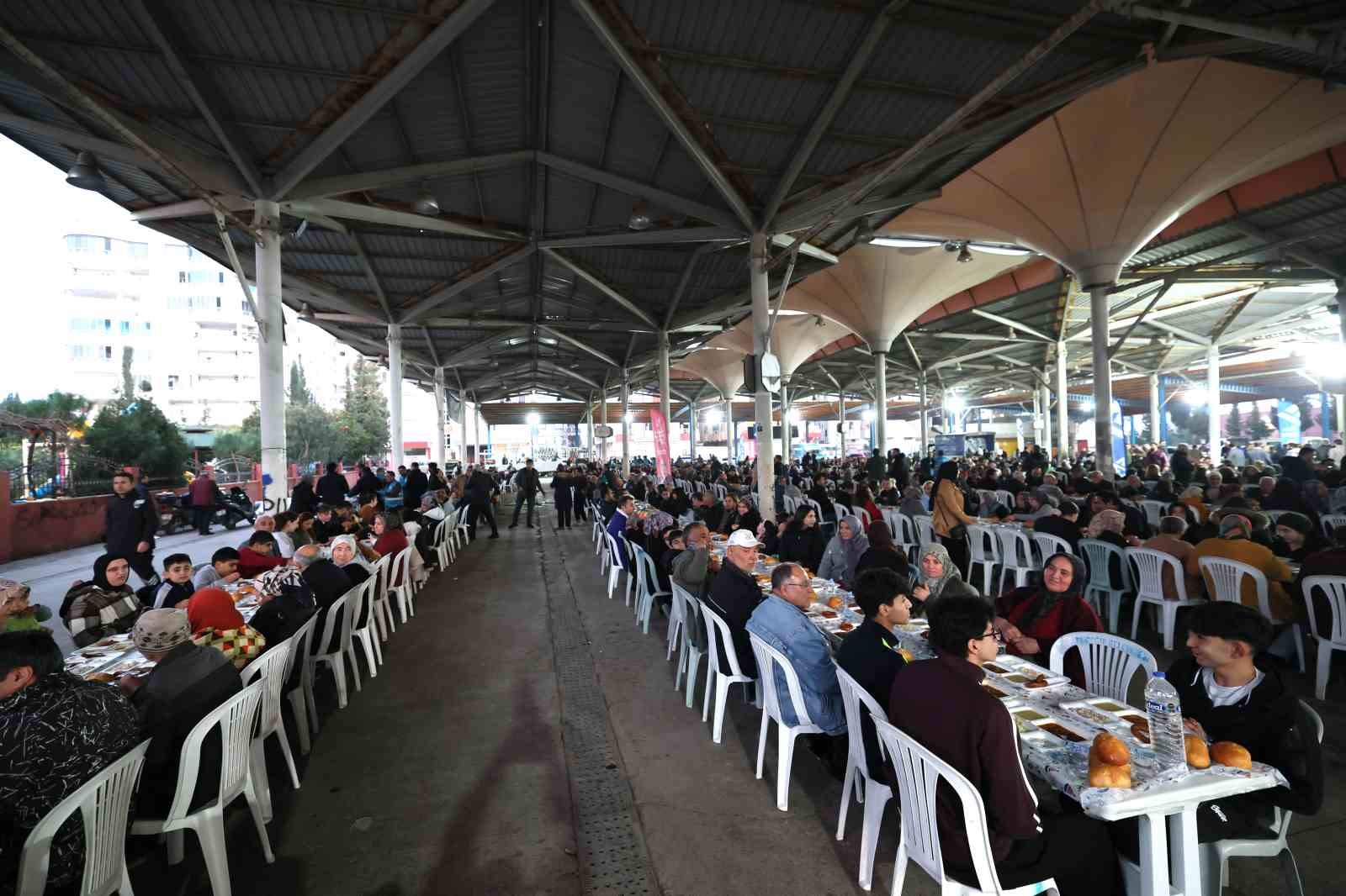 Yüreğir Belediyesi’nden Serinevler’de birlik ve beraberlik iftarı
