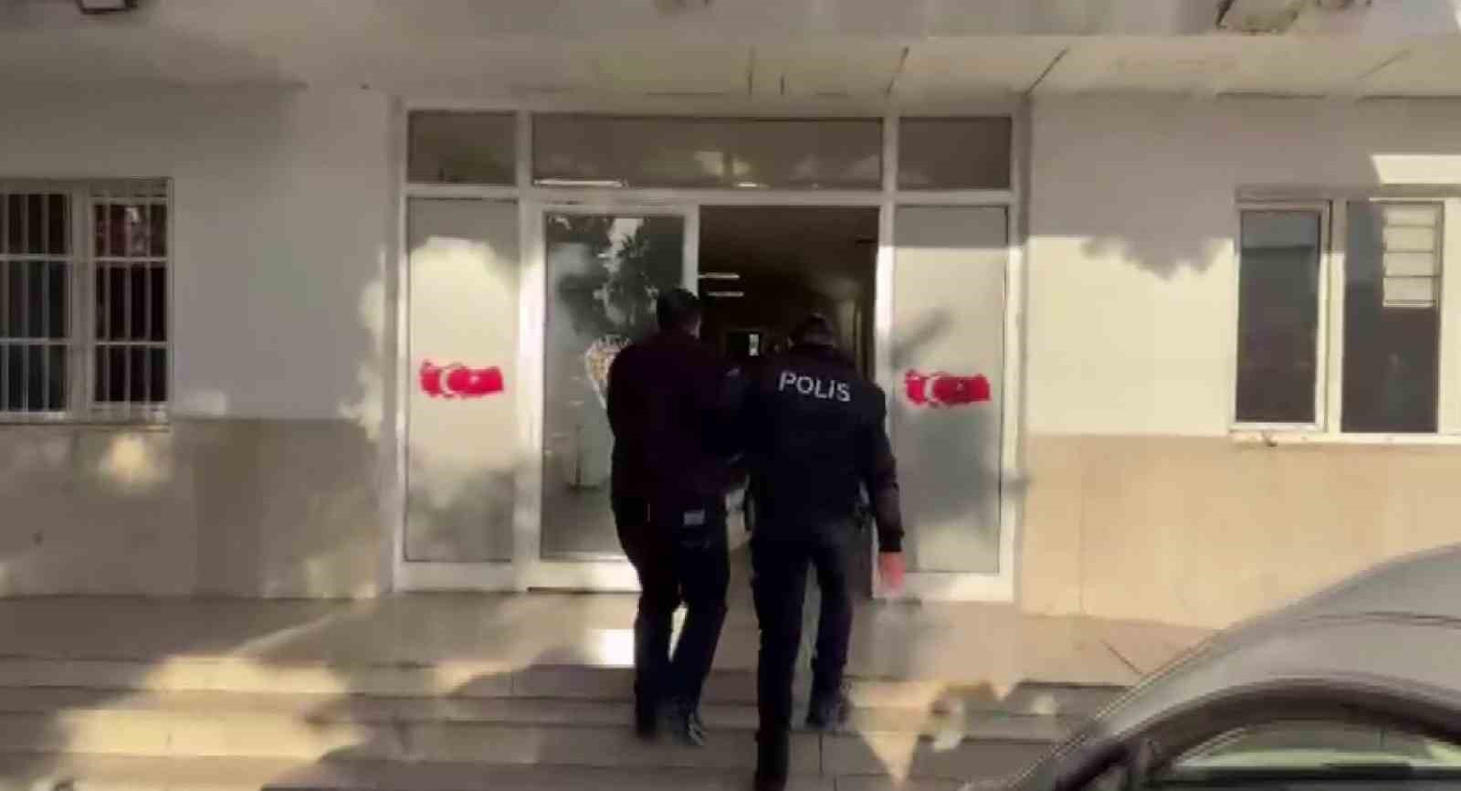 Yüreğir’de 3 firari hükümlü gezerken yakalandı
