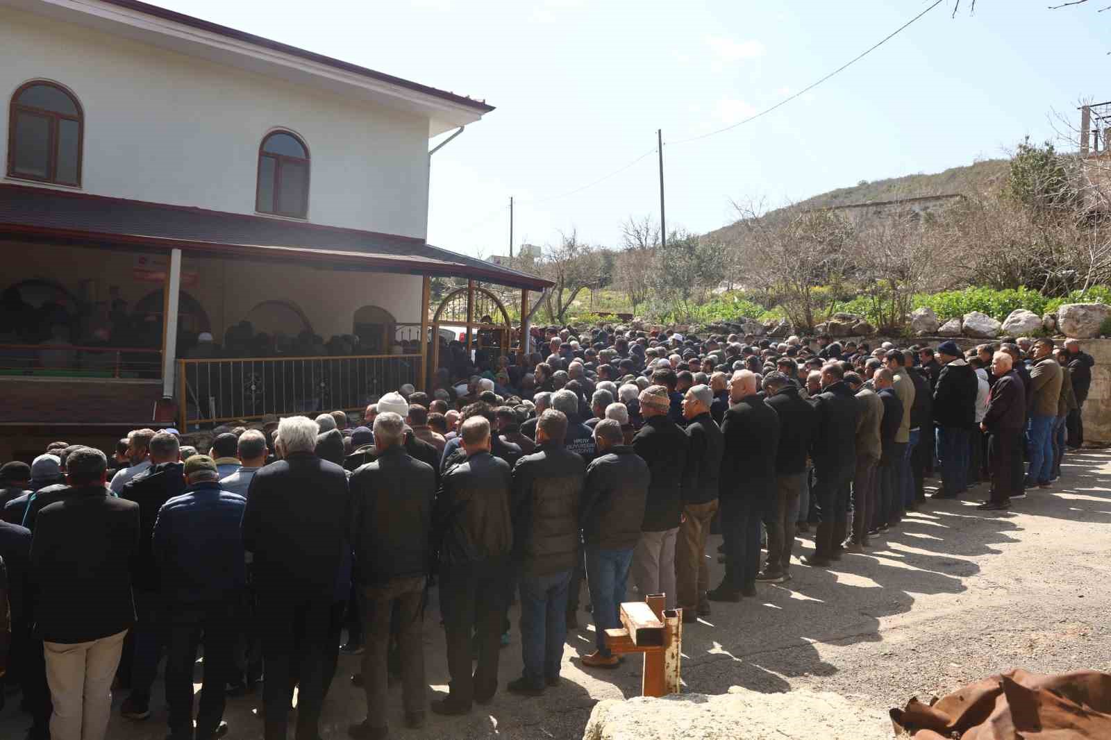 Yürek burkan kazada hamile kadını 5 ay önce evlendiği eşinden ölüm ayırdı

