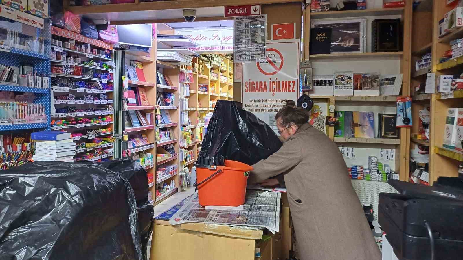 Yurt dışında olan Katarlının dairesini basan su 6 esnafı mağdur etti
