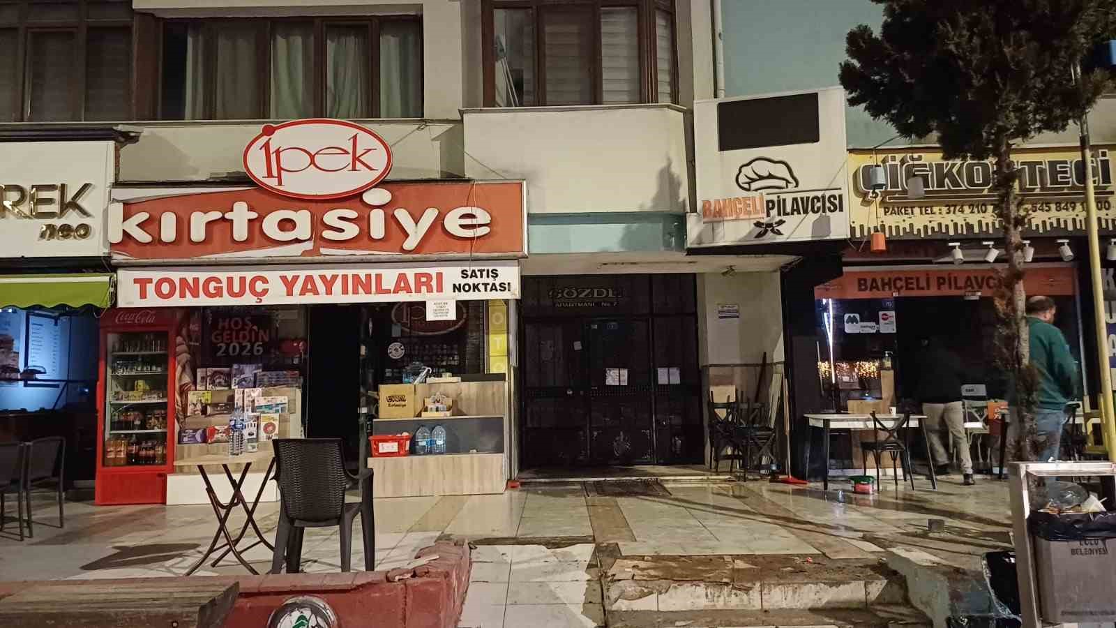 Yurt dışında olan Katarlının dairesini basan su 6 esnafı mağdur etti
