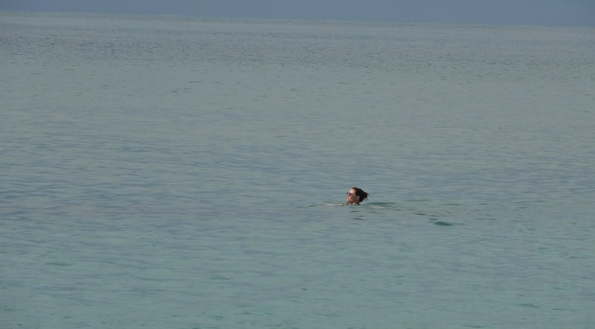 Yurt genelinde kar, Alanya’da yazdan kalma günler
