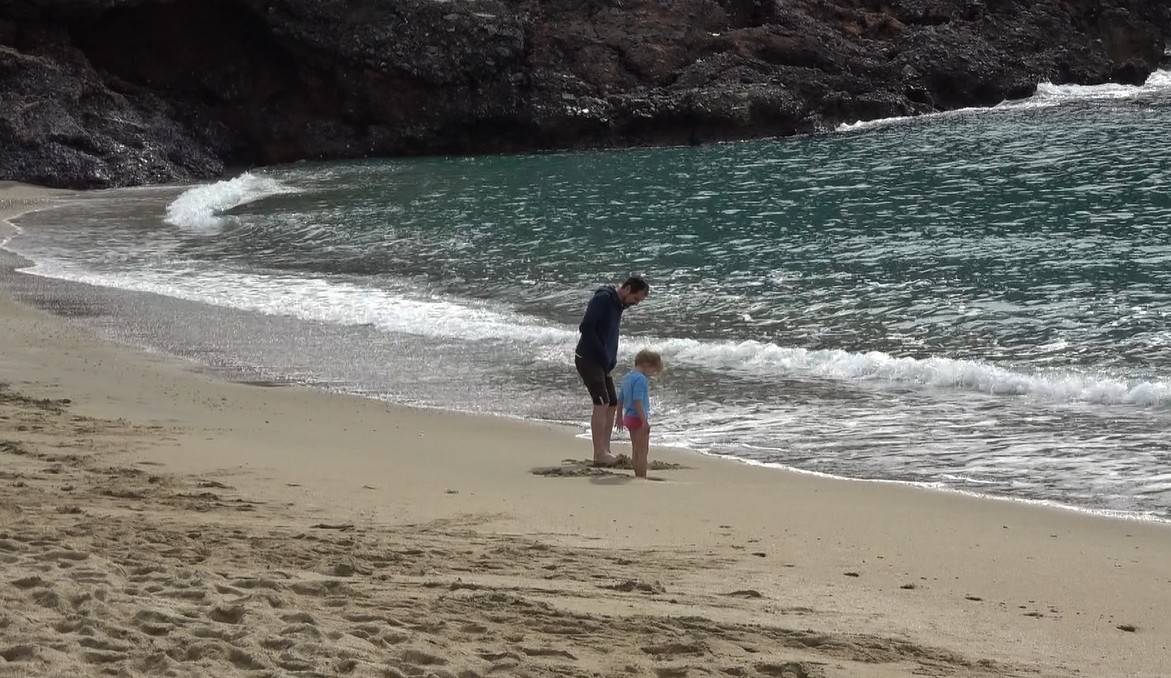 Yurt genelinde kar, Alanya’da yazdan kalma günler
