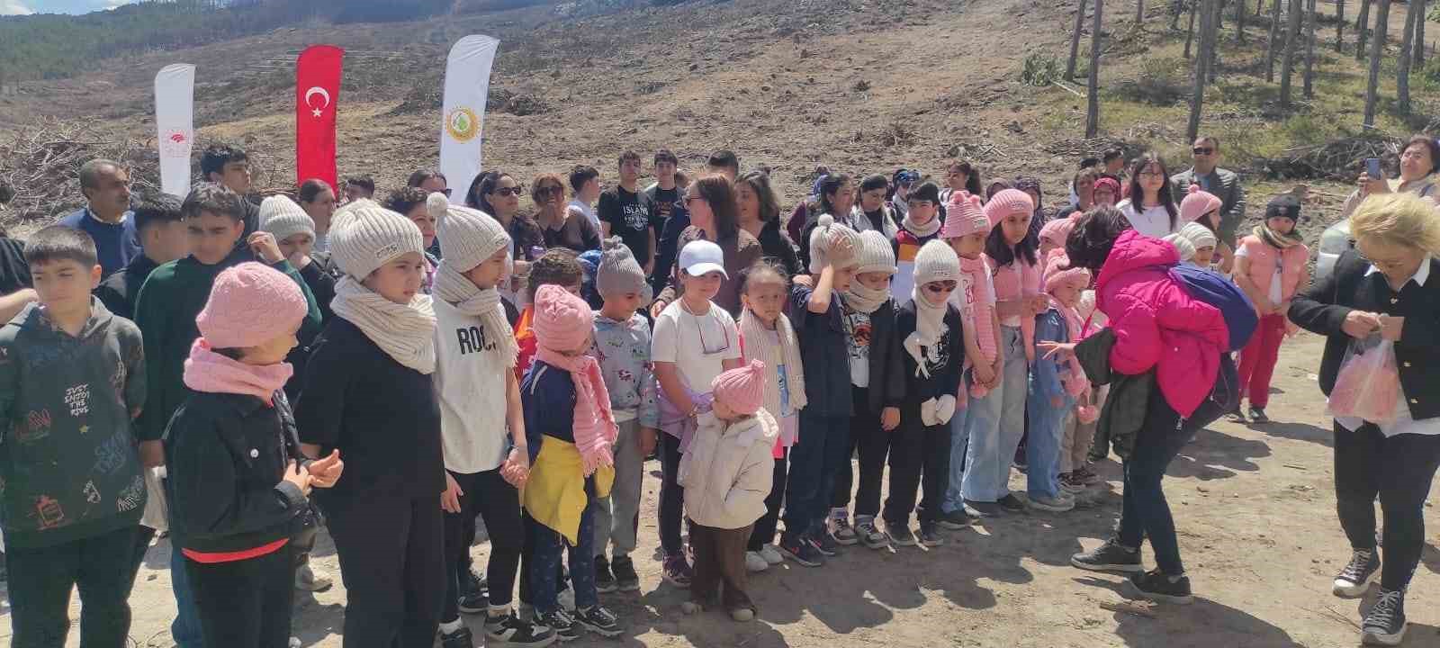 ’Yüz Çocuk Bin Fidan’ adlı ağaç dikme etkinliğinde 1000 fidan dikildi
