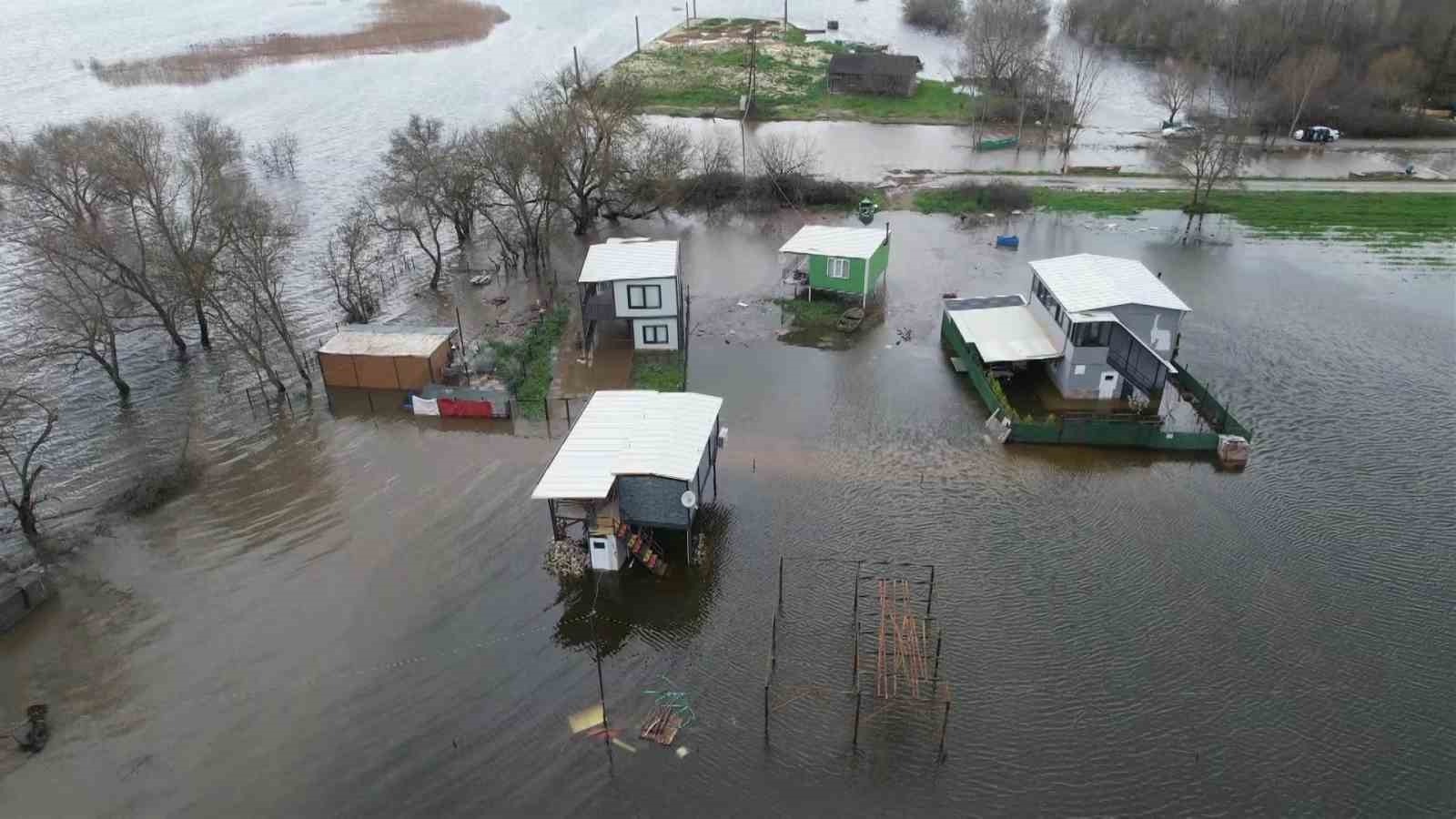 Yüzen evler...Ulubat Gölü taştı, felaket havadan görüntülendi
