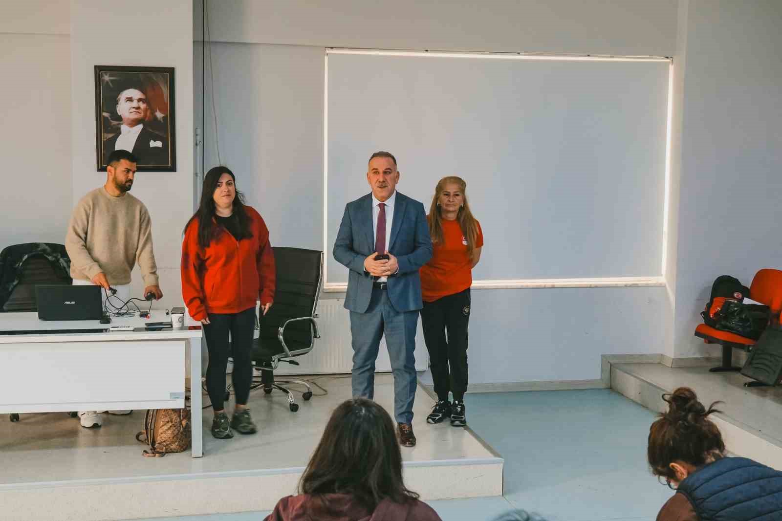 Yüzme Antrenörlük Kursu Aydın’da başladı
